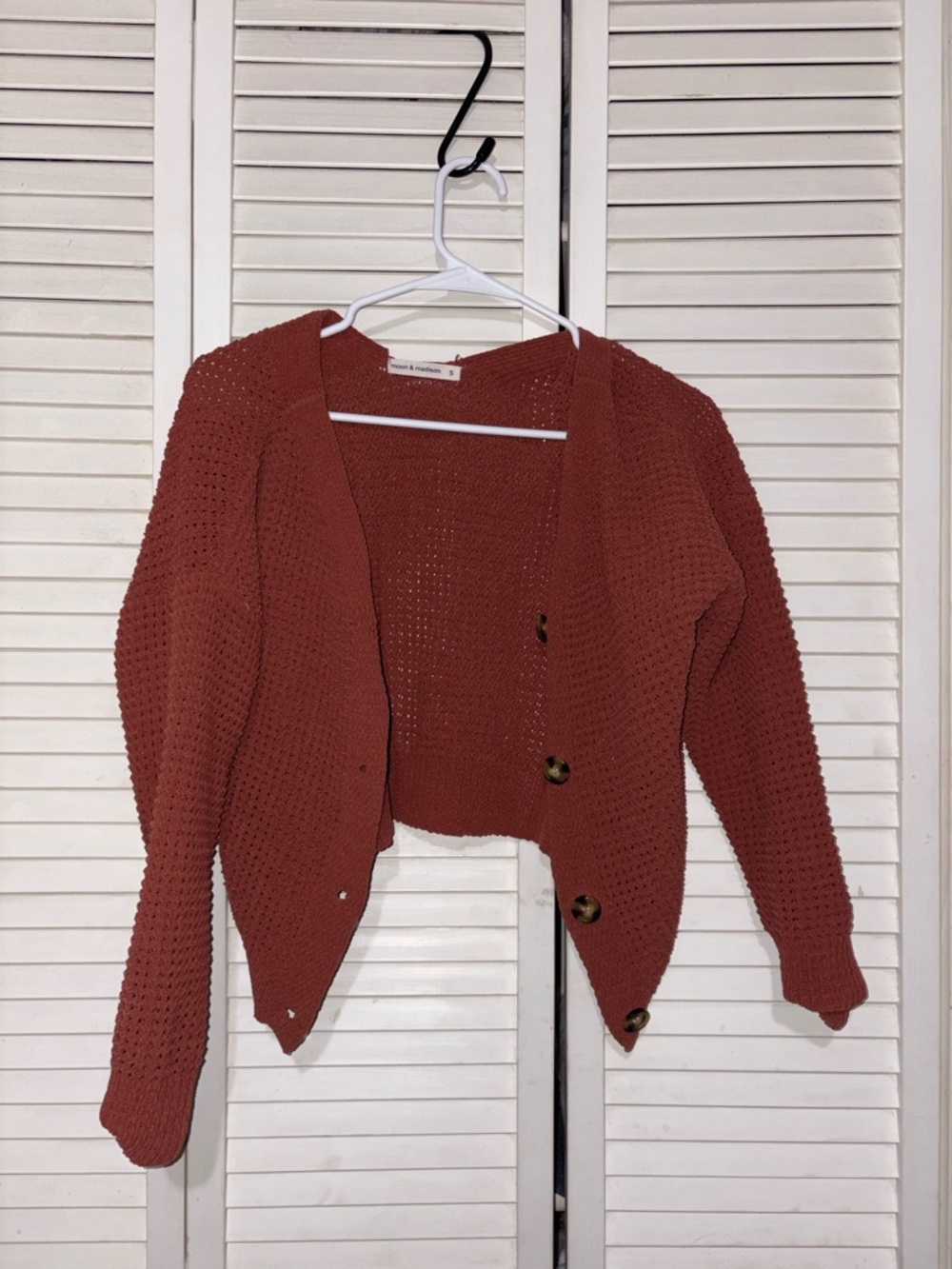 moon & madison Rust Cropped Chunky Knit Cardigan